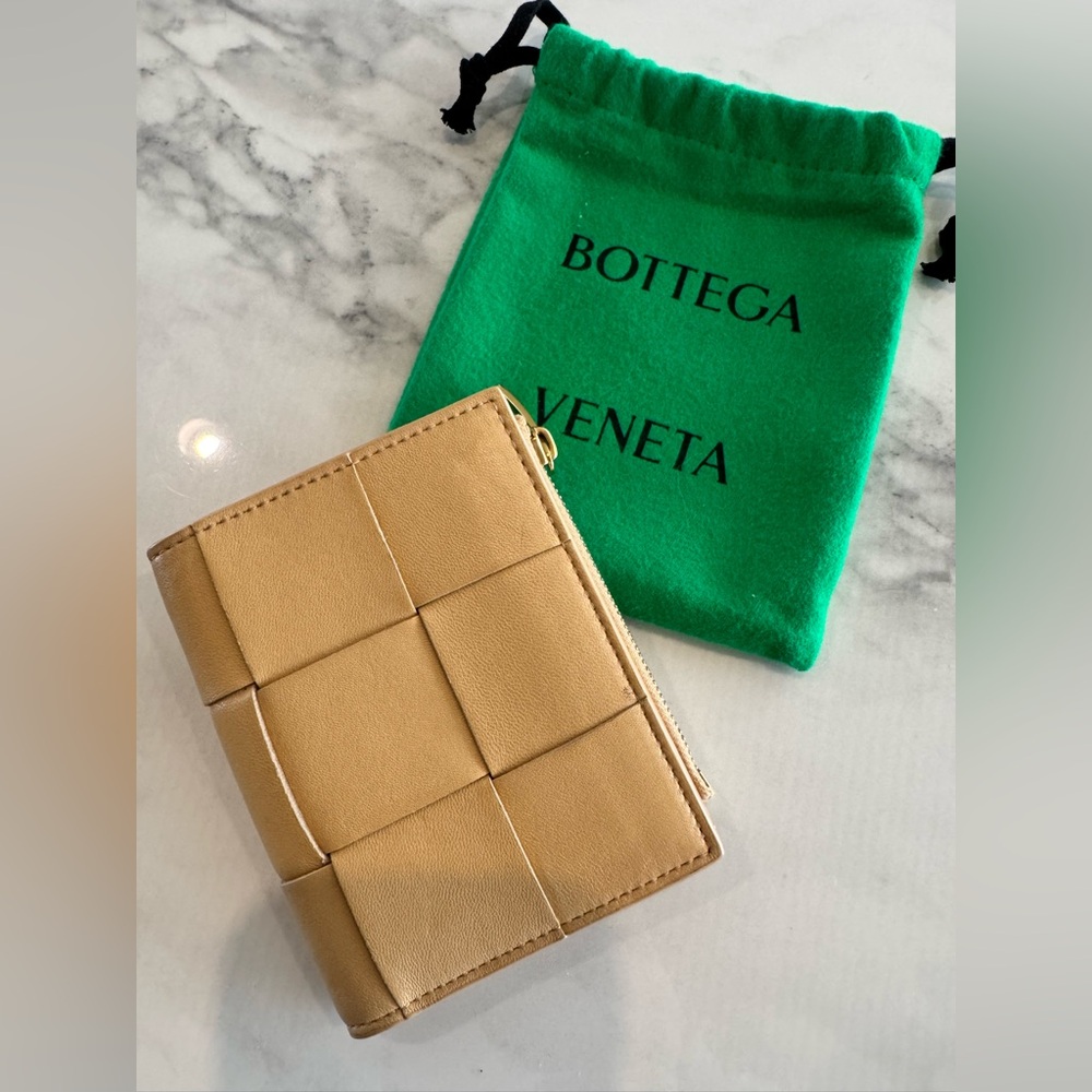 Bottega Veneta Cream Leather Card Holder